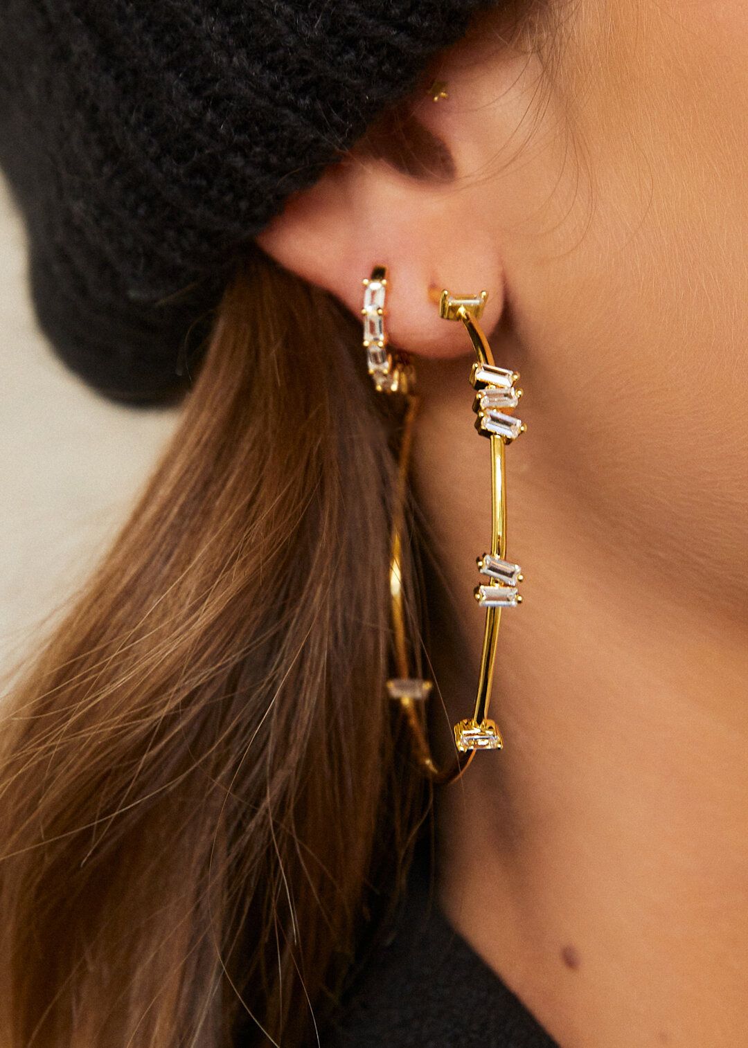 Boucles d'oreilles Baguette Hoops dorées - Mya Bay – Image 3