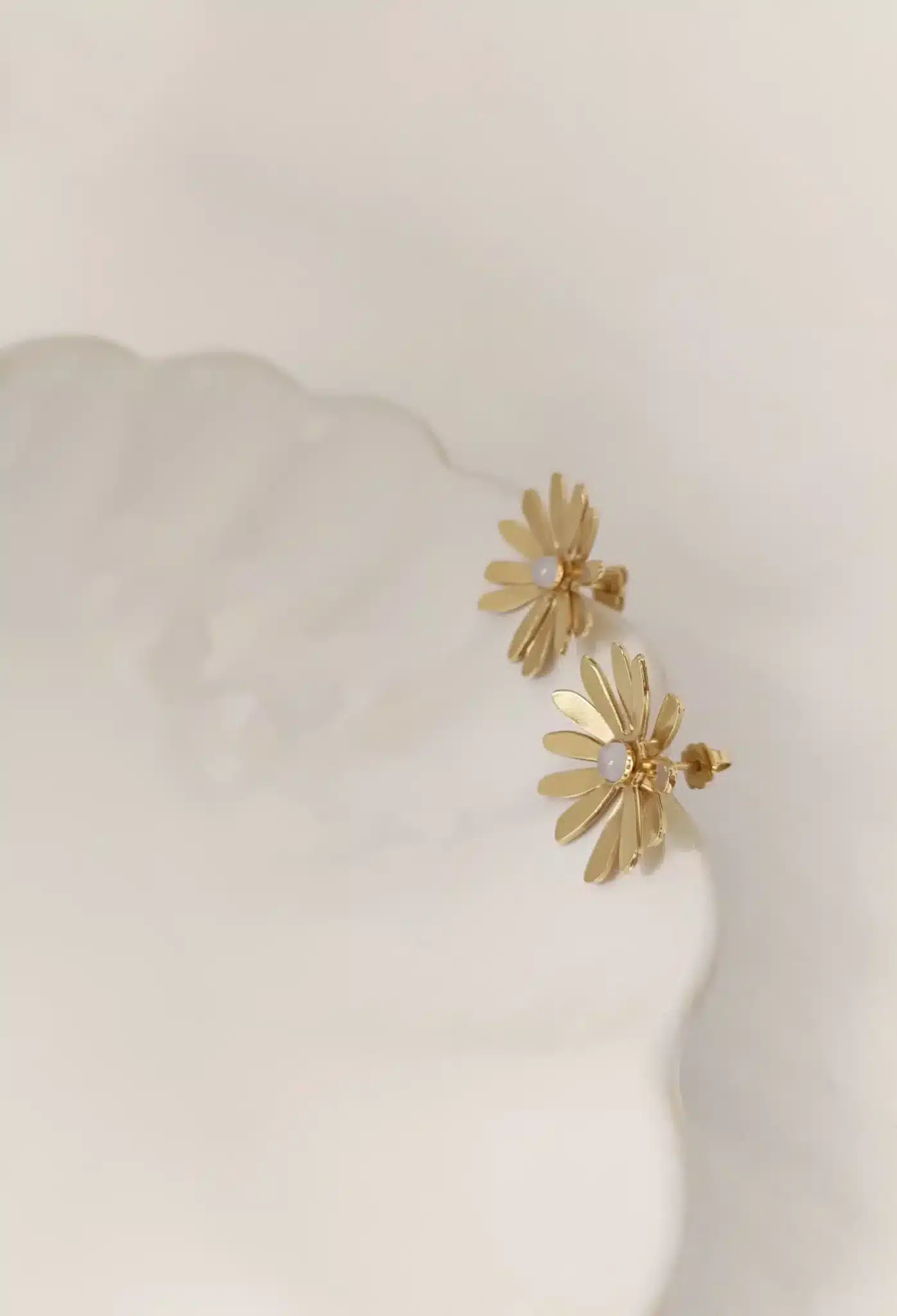 Boucles d’oreilles Colette - Marie Duvert (plusieurs coloris) – Image 2