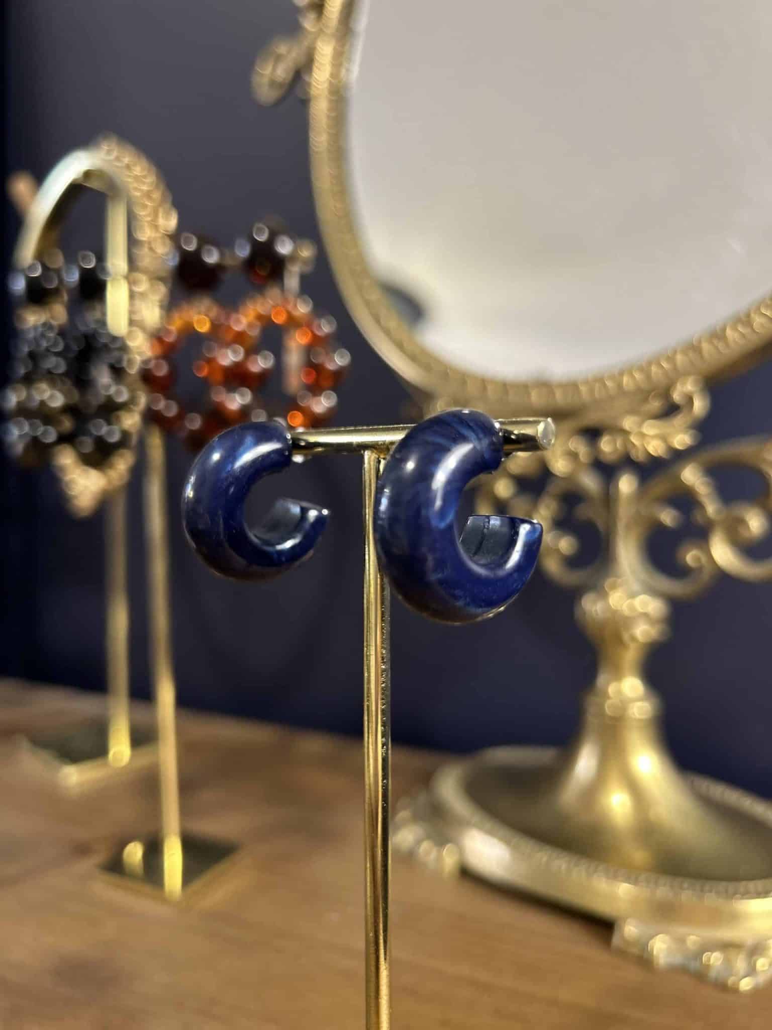 Boucles d’oreilles créoles Coquillette - Francine Bramli (plusieurs coloris) – Image 2