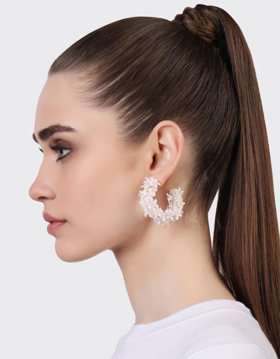 Boucles d'oreilles Créoles Flower small - Olivia Dar (plusieurs coloris) – Image 2
