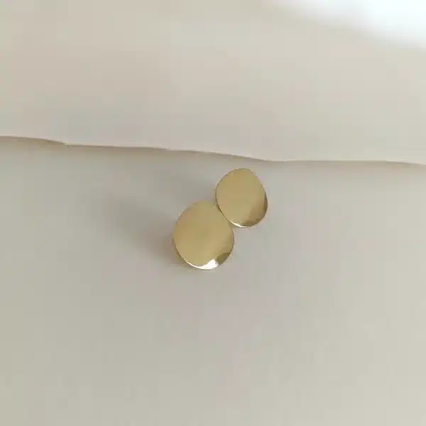 Boucles d'oreilles puces dorées - Marie Duvert