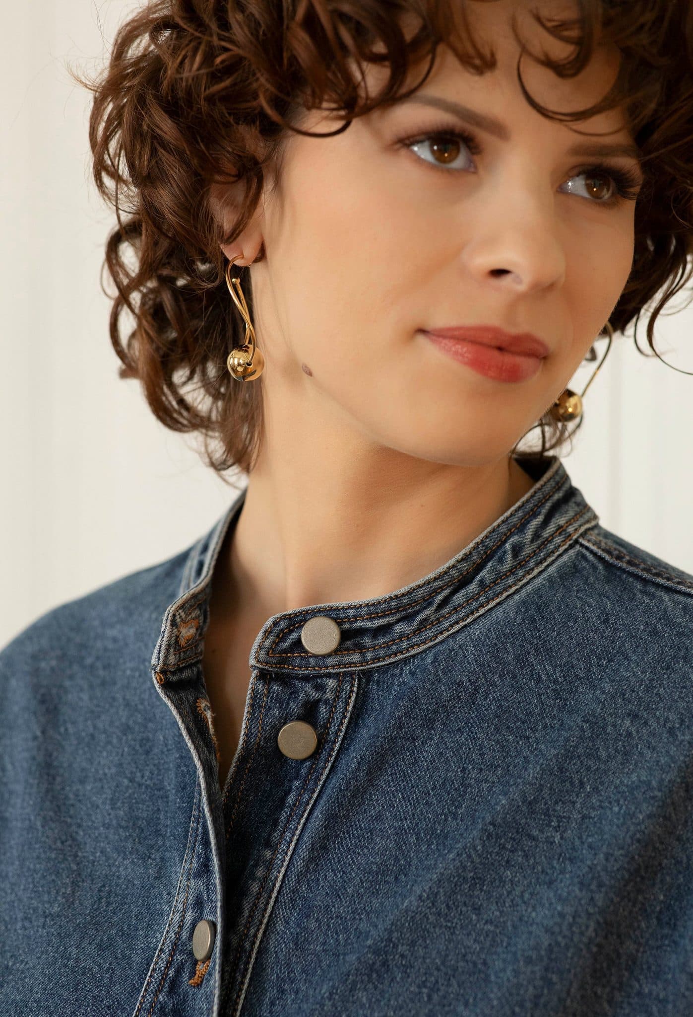 Boucles d’oreilles créoles Oasis dorées argentées - Marie Duvert – Image 4