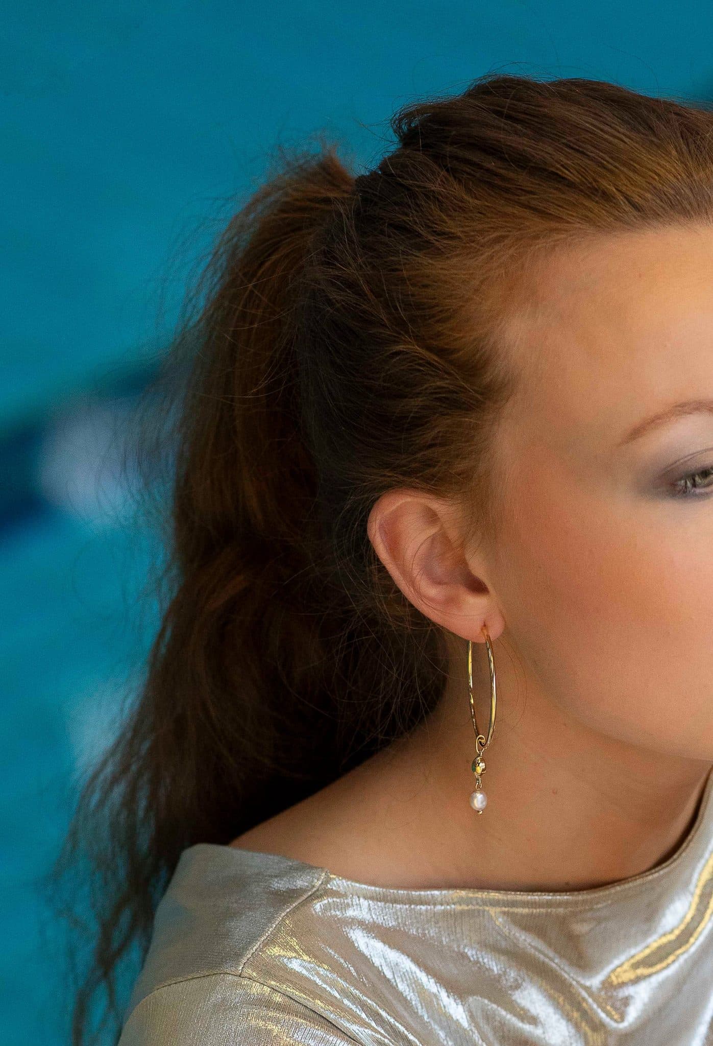 Boucles d’oreilles grandes créoles Calypso - Marie Duvert – Image 5