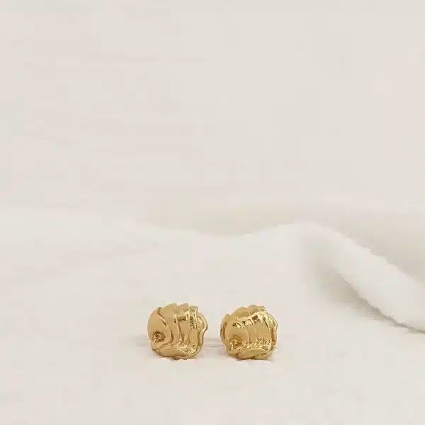 Boucles d'oreilles puces dorées - Marie Duvert